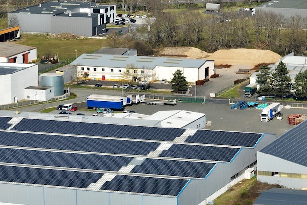 Fotowoltaika dla biznesu: Jak obniżyć koszty energii i zapewnić ciągłość pracy krok po kroku